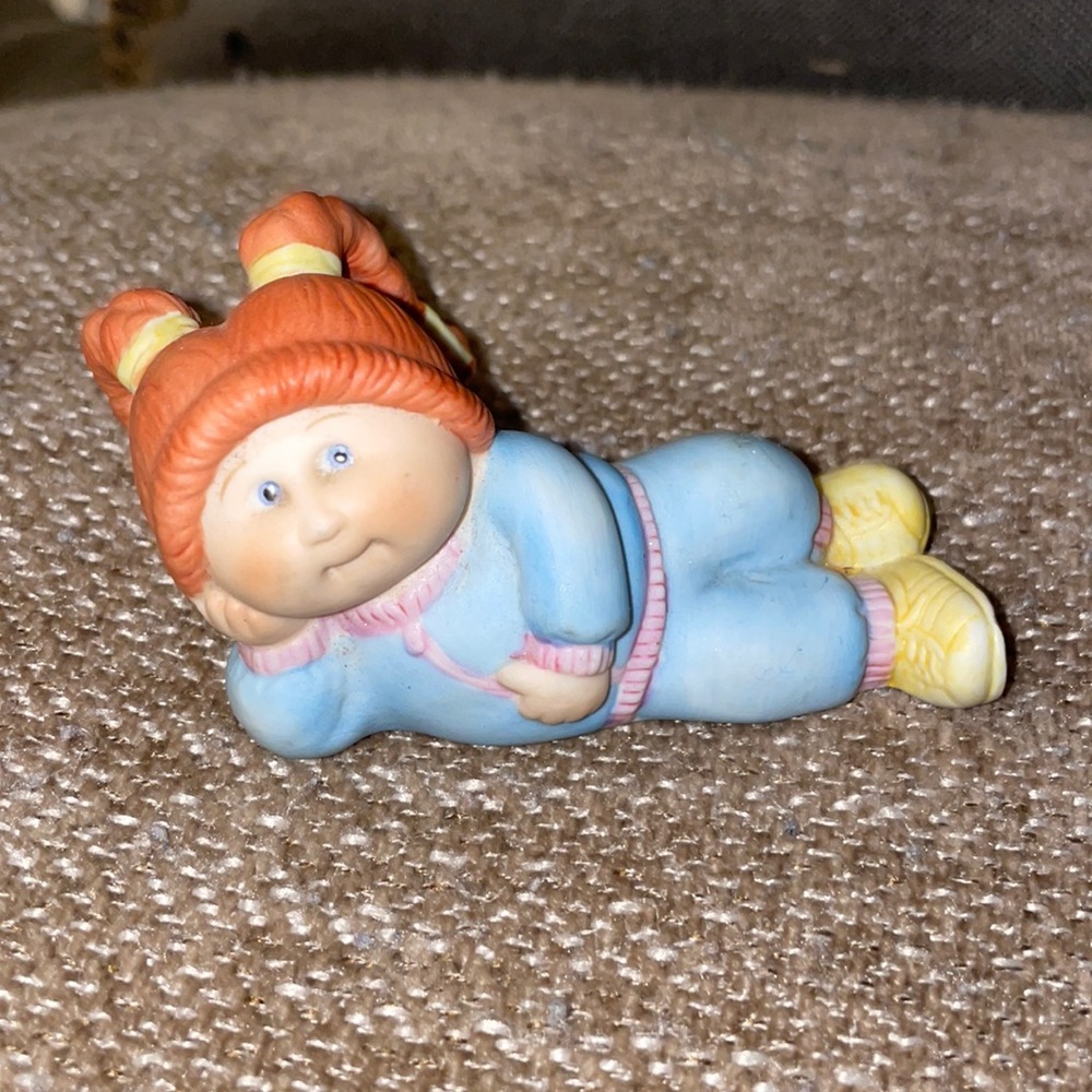 Cabbage Patch Kids WAITING PATIENTLY redhead w/ pigtails figurine OAA Inc. 1984